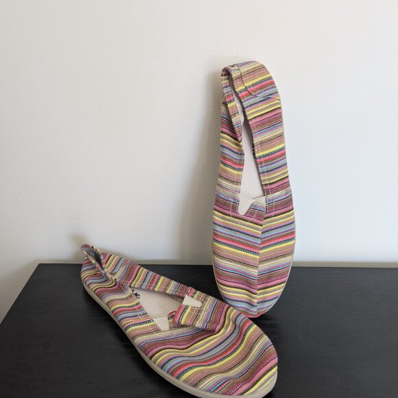 Airwalk multi colored striped flat espadrilles 8.5. striped slip on shoes flats - Picture 7 of 7